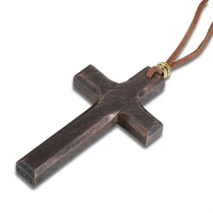 Holzkreuz mit Lederkordel